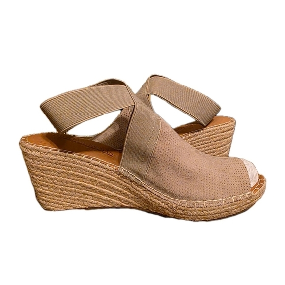 Gentle Souls by Kenneth Cole Signature Perforated Suede 3" Wedge Sandals Size 10 - Picture 2 of 6